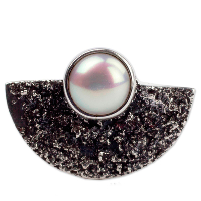 Anillo de cóctel con perlas cultivadas - Perla gris en anillo de cóctel moderno de plata de ley