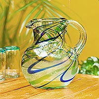 Jarra de vidrio soplado, 'Elegant Energy' - Jarra de vidrio soplado a mano con remolinos azules y verdes (84 oz)