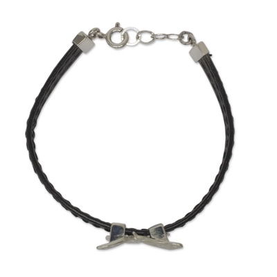 Armband aus Sterlingsilber - Handgefertigtes Armband aus Sterlingsilber auf schwarzem Taxco-Schmuck