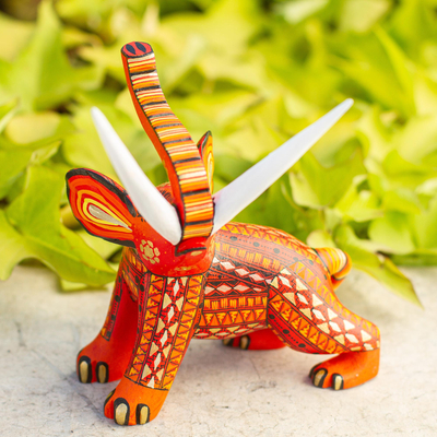 Alebrije de madera escultura - Figura de elefante naranja de madera artesanal de México