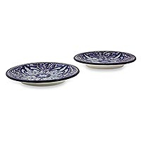 Platos llanos de cerámica, 'Caleidoscopio de Puebla' (par) - Platos de Cerámica Azul Floral Artesanal Artesanal (Pareja)