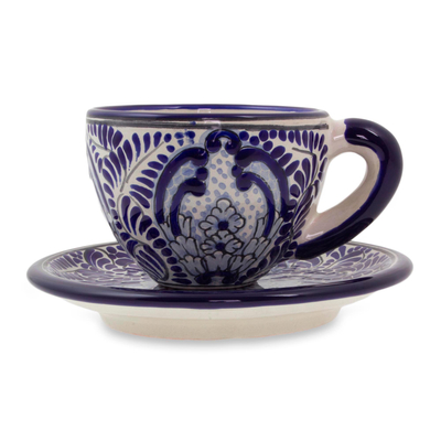 Set aus Keramiktasse und Untertasse - Tasse und Untertasse aus Majolika-Keramik mit blauem Blumenmuster