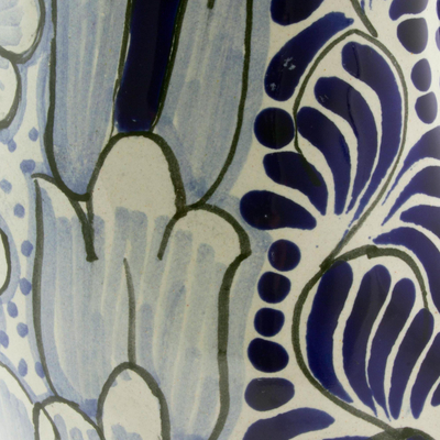 Keramischer Krug, „Puebla Kaleidoskop“. - Handwerklich hergestellter blauer Blumenkrug aus Keramik