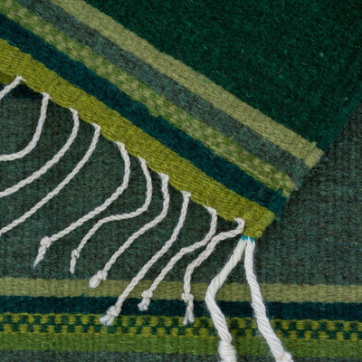 Alfombra de lana zapoteca, 'Laderas Zapotecas'. - Alfombra de lana zapoteca verde y verde azulado tejida a mano