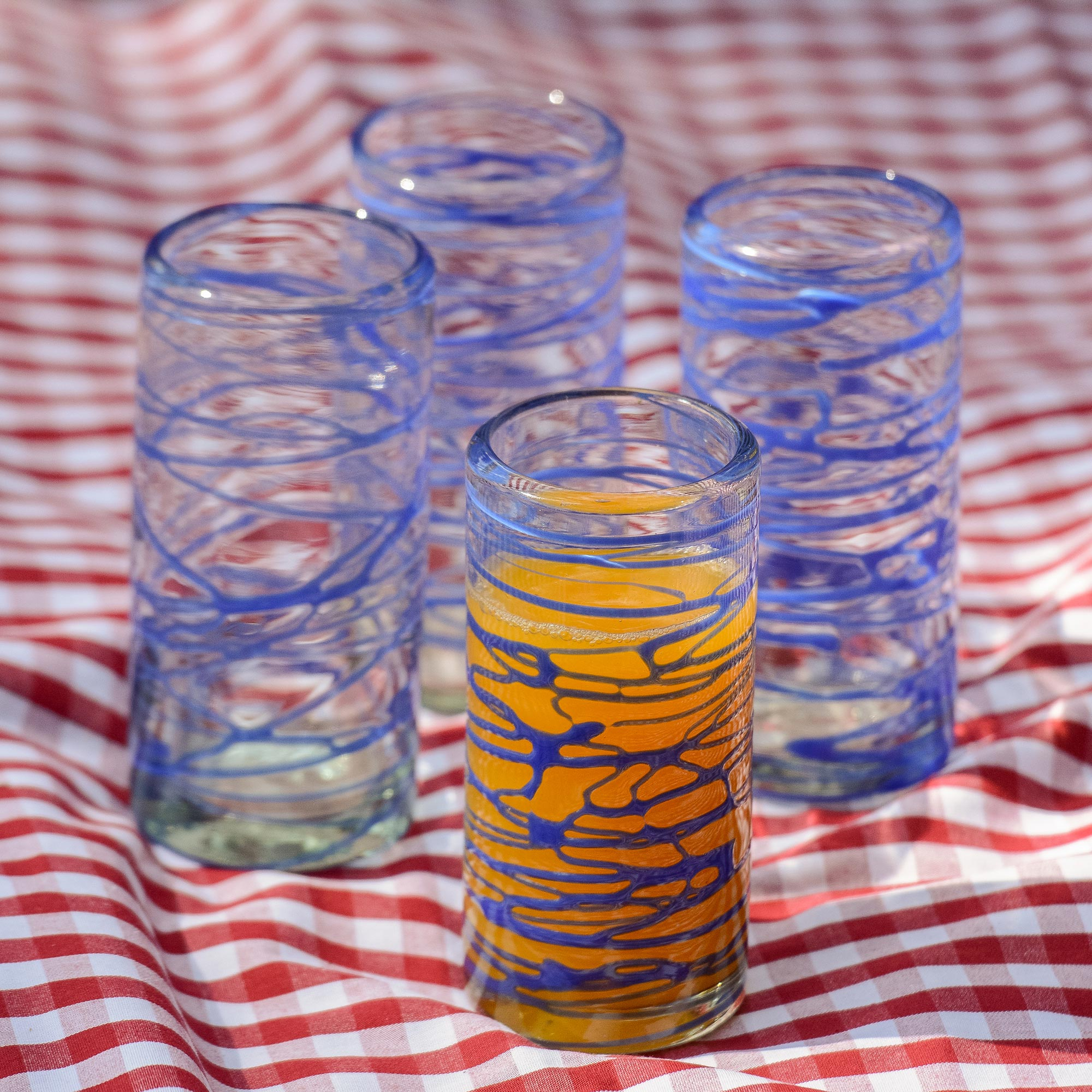 Vasos de remolino azul Vasos altos caídos Juego de 2 o 4 Vidrio elegante  soplado a mano 6.2 x 3 20 oz -  México