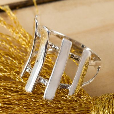 Sterling silver cocktail ring, 'Shining Sentinel' - Sterling Silver Artisan Crafted Contemporary Women's Ring