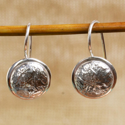 Pendientes colgantes de plata de ley, 'Péndulos arrugados' - Pendientes de joyería de plata de ley de Taxco hechos a mano abstractos
