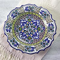 Plato de cerámica de talavera, 'Ramo de cobalto' - Plato de cerámica floral de talavera artesanal de México