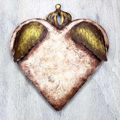 Stahlwandkunst, 'Herz eines Engels - Herz mit Flügeln und Kronenstahlskulptur für die Wand