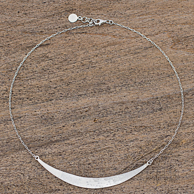 Sterling Silber Anhänger Halskette "Taxco Crescent Moon" - Handgefertigte zeitgenössische Halskette aus Taxco-Sterlingsilber