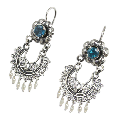 Pendientes tipo candelabro de topacio azul y perlas cultivadas, 'Mazahua Lady' - Pendientes de plata estilo mazahua con topacio azul y perlas cultivadas