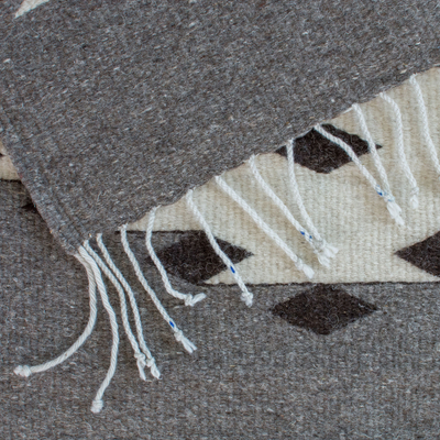 Teppich aus Zapotekenwolle, 'Grey Star' - Handgewebter, naturbelassener, ungefärbter grauer Wollteppich von Zapotec