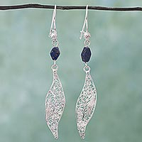 Pendientes colgantes de filigrana de lapislázuli, 'Aural Leaf in Blue' - Pendientes colgantes de lapislázuli de plata de filigrana de México