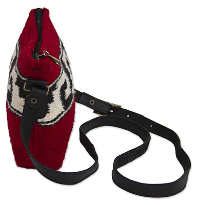 Umhängetasche aus zapotekischer Wolle, 'Crimson - Umhängetasche aus roter Wolle von Zapotec mit verstellbarem Lederriemen