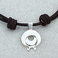 Collar colgante de plata de ley, 'Luna de Capricornio' - Collar colgante de Capricornio de plata de ley de Taxco de México