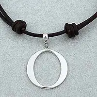 Halskette mit Anhänger aus Sterlingsilber, „Droplets of Life“ – Taxco Sterling Silver Circle Pendant Necklace aus Mexiko