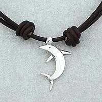 Halskette mit Anhänger aus Sterlingsilber, „Sleek Dolphin“ – Taxco Sterling Silver Dolphin Pendant Necklace aus Mexiko