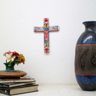 Cruz de pared de cerámica, 'Red Lily' - Cruz de pared de cerámica con motivos multicolores de México