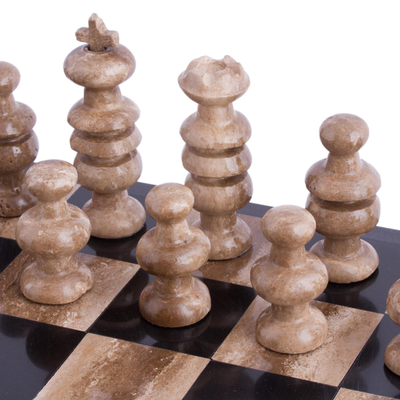 Schachspiel aus Marmor - Marmor-Schachspiel in Beige und Schwarz aus Mexiko