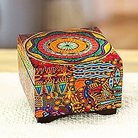 Deko-Box aus Decoupage-Holz, „Huichol Mandala“ – Zierliche Decoupage-Box aus Kiefernholz mit Huichol-Symbolen