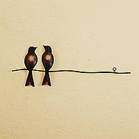 Stahlwandskulptur „Spatzen in Liebe“ – handgefertigte Stahlwandskulptur mit Vogelmotiv aus Mexiko
