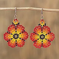 Pendientes colgantes con cuentas de vidrio, 'Blazing Flowers' - Pendientes colgantes florales con cuentas de vidrio en rojo de México