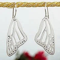 Ohrhänger aus Sterlingsilber, „Lovely Wings“ – Ohrhänger aus Sterlingsilber mit Schmetterlingsflügeln aus Mexiko