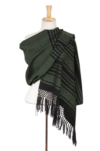 Rebozo-Schal aus Baumwolle, 'Evening Drama - Grün auf schwarzem handgewebten mexikanischen Rebozo-Schal mit Fransen