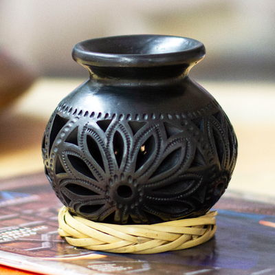 Dekorative Keramikvase - Durchbrochene dekorative Keramikvase mit Blumenmuster aus Mexiko