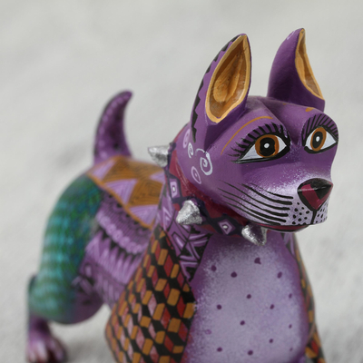 Figura de alebrije de madera, 'Purple Pup Guardian' - Colorido perro Alebrije de madera hecho a mano con collar tachonado