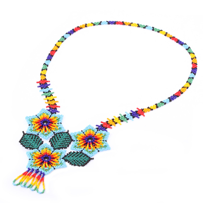 Halskette mit Anhänger aus Glasperlen, „Huichol Trio“ – Halskette mit floralen Huichol-Glasperlen aus Mexiko