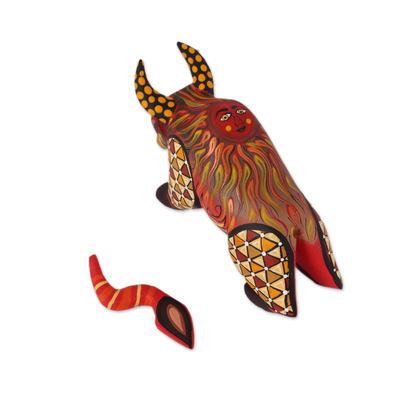 Alebrije-Figur aus Holz - Orangefarbener Alebrije-Stier mit mehrfarbigen handgemalten Motiven