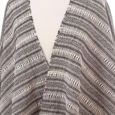 Rebozo de algodón, 'Pattern News' - Rebozo de algodón tejido a mano con múltiples motivos en negro y marfil