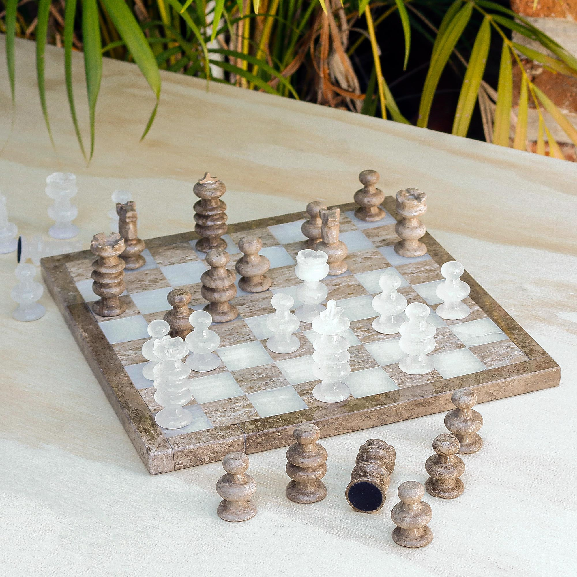 sælger etisk tæt Onyx and Marble Chess Set Crafted in Mexico - Brown and Ivory | NOVICA