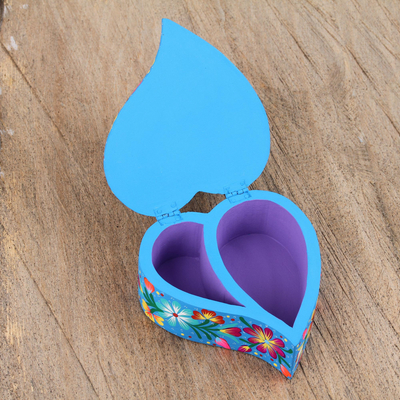 Holz-Deko-Box, 'Tender Heart' - Handbemalte Copal Holz Herz geformte dekorative Box