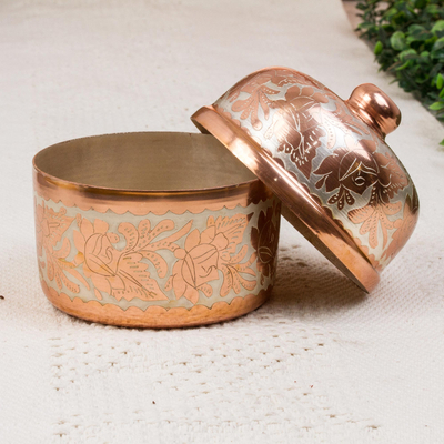Caja decorativa de cobre, 'Glimmering Grace' - Caja decorativa de cobre con acento de plata hecha a mano en México