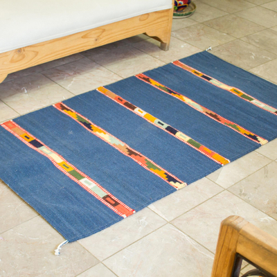Flächenteppich aus zapotekischer Wolle, 'Tulum City' (2,5x4,5) - Geometrischer Wollflächenteppich in Azurblau aus Mexiko (2,5x4,5)
