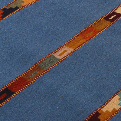 Flächenteppich aus zapotekischer Wolle, 'Tulum City' (2,5x4,5) - Geometrischer Wollflächenteppich in Azurblau aus Mexiko (2,5x4,5)