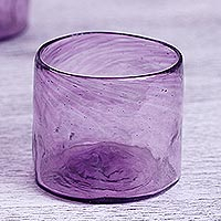 Vasos de jugo de vidrio reciclado, 'Twilight Storm' (juego de 4) - Vasos de jugo morados soplados a mano de vidrio reciclado (juego de 4)