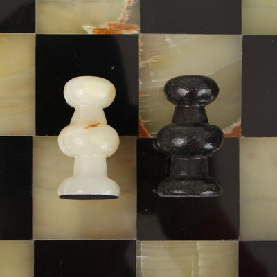 Schachspiel aus Onyx und Marmor - Schachspiel aus Onyx und Marmor in Schwarz und Grün aus Mexiko