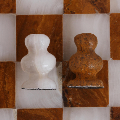 Mini-Schachspiel aus Onyx und Marmor - Mini-Schachspiel aus Onyx und Marmor in Braun und Elfenbein