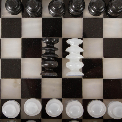 Ajedrez de mármol y ónix (7,5 pulg.) - Juego de ajedrez de mármol y ónix en negro y marfil (7,5 pulg.)
