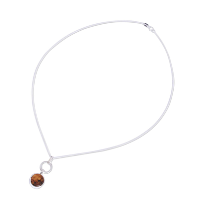 Bernstein-Anhänger-Halskette, „Contemporary Flair“. - Runde Bernstein-Anhänger-Halskette aus Mexiko