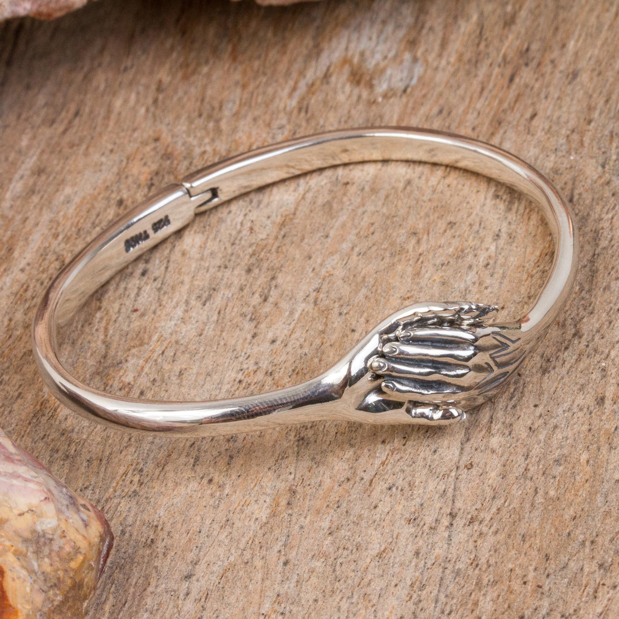 bracelet with two hands
