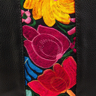 Rucksack aus Leder mit Baumwollakzent - Blauer Lederrucksack mit floralem Baumwollakzent aus Mexiko