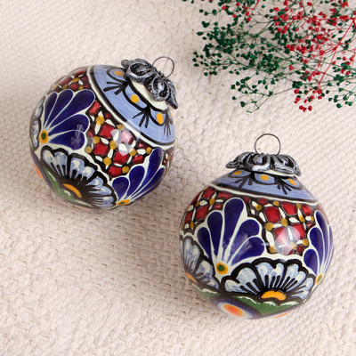 Keramische Ornamente, 'Blumenkugeln' (Paar) - Handgemalte Keramik-Ornamente aus Mexiko (Paar)