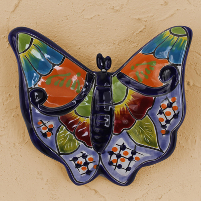 Wandskulptur aus Keramik - Handbemalte Schmetterlings-Wandskulptur aus Keramik aus Mexiko