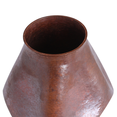 Vase aus Kupfer, 'Abstraktes Pentagon'. - Abstrakte Kupfervase, handgefertigt in Mexiko
