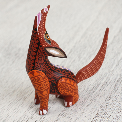 Figura de alebrije de madera, 'Fascinating Coyote' - Figura de Coyote Alebrije de madera en rojo y naranja de México