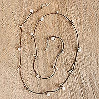 collar cruzado de perlas cultivadas - Collar cruzado artesanal de cuero marrón perla cultivada